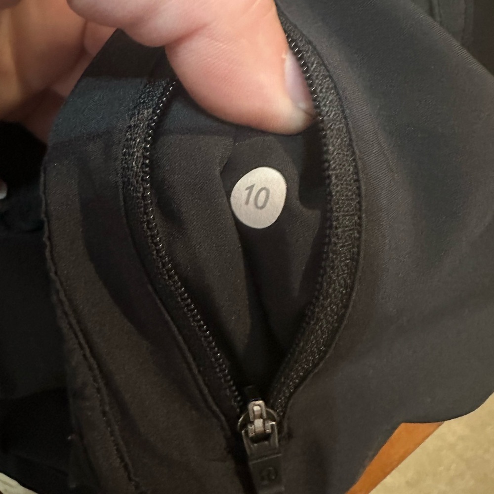 Lululemon Tracker Short - Picture 4 of 6